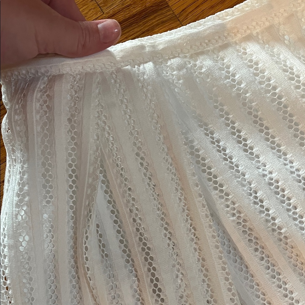 Elegant White Lace Skirt - Picture 3 of 5